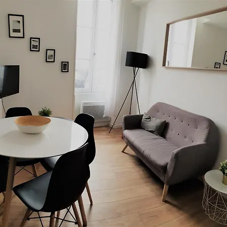 公寓 L'authentique - Situe En Face Des Thermes Et Proche Du Coeur De 罗什福尔