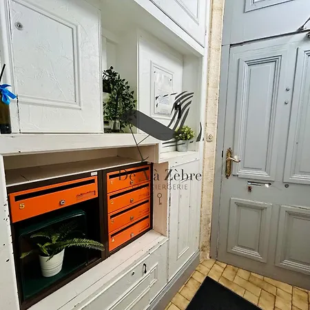 L'authentique - Situe En Face Des Thermes Et Proche Du Coeur De * 罗什福尔