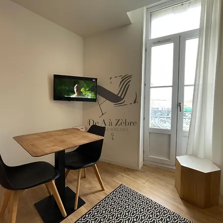 L'authentique - Situe En Face Des Thermes Et Proche Du Coeur De 罗什福尔