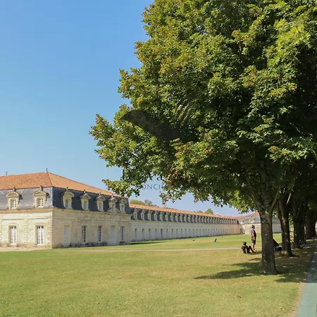L'authentique - Situe En Face Des Thermes Et Proche Du Coeur De