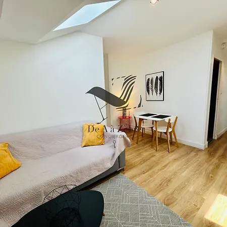 L'authentique - Situe En Face Des Thermes Et Proche Du Coeur De Apartamento
