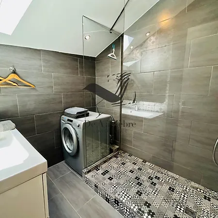 L'authentique - Situe En Face Des Thermes Et Proche Du Coeur De Apartamento