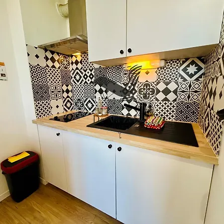 L'authentique - Situe En Face Des Thermes Et Proche Du Coeur De *