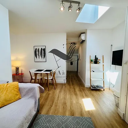 L'authentique - Situe En Face Des Thermes Et Proche Du Coeur De 罗什福尔