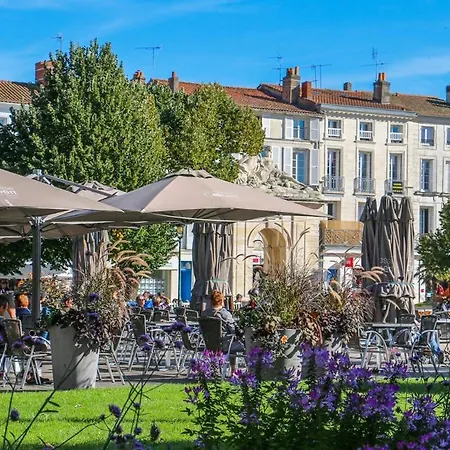 L'authentique - Situe En Face Des Thermes Et Proche Du Coeur De Apartment