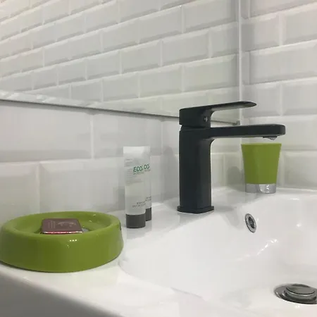 L'authentique - Situe En Face Des Thermes Et Proche Du Coeur De Apartment *