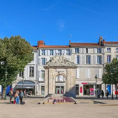 L'authentique - Situe En Face Des Thermes Et Proche Du Coeur De Apartment