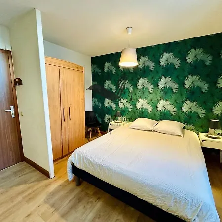 L'authentique - Situe En Face Des Thermes Et Proche Du Coeur De Apartment *