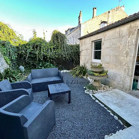 L'authentique - Situe En Face Des Thermes Et Proche Du Coeur De Apartment