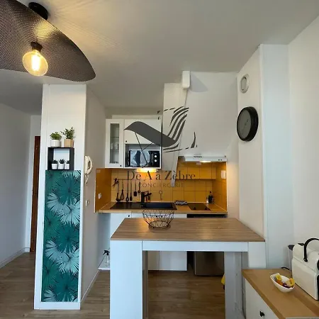 L'authentique - Situe En Face Des Thermes Et Proche Du Coeur De Apartment *