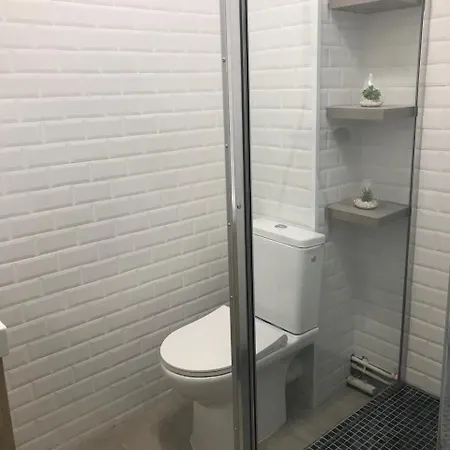 L'authentique - Situe En Face Des Thermes Et Proche Du Coeur De 罗什福尔